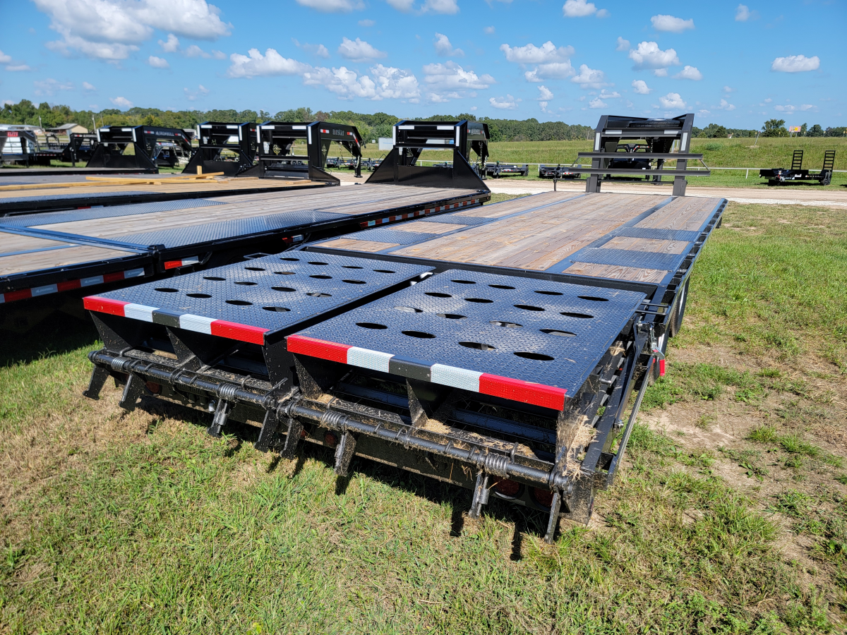 2023 Elite 28' Gooseneck Flatbed 30578 Photo 2