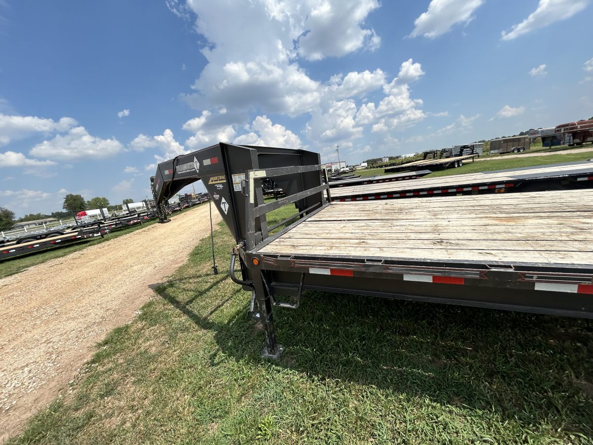 2013 Diamon T 25’ Flatbed 15679 Photo 1