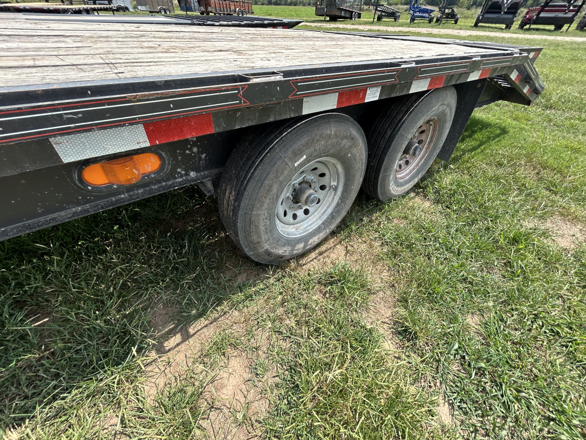 2013 Diamon T 25’ Flatbed 15679 Photo 2